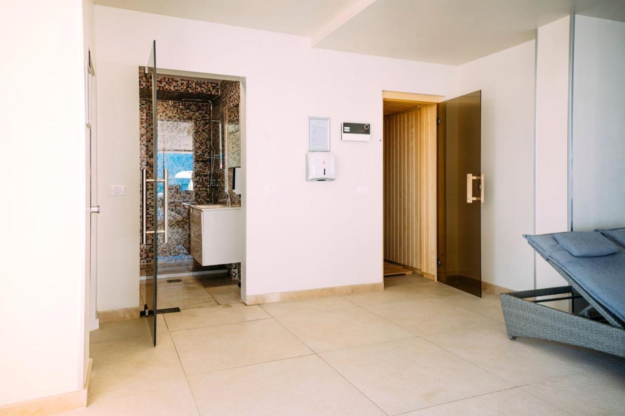 Alezzi Majestic Apartments 115 Navodari Exterior photo